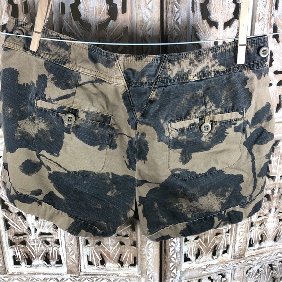 J Crew floral camo utility shorts 0 - Picture 6 of 8
